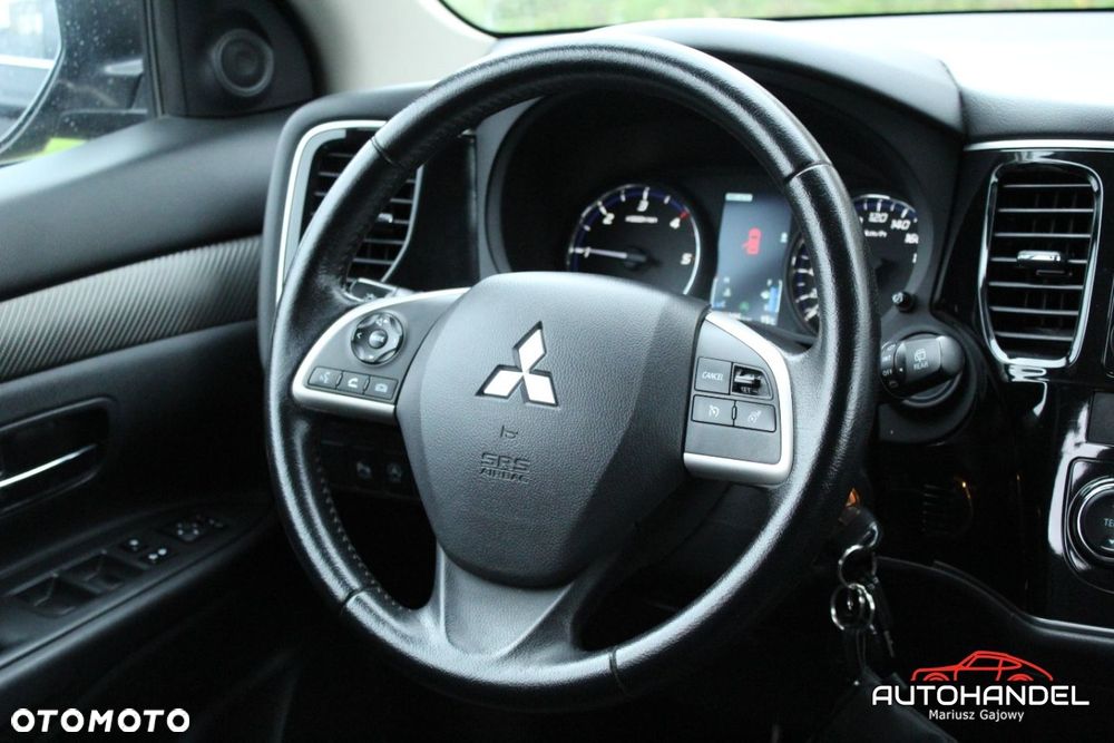 Mitsubishi Outlander - 16