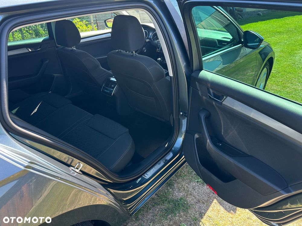 Skoda Superb 2.0 TDI DSG Ambition - 11