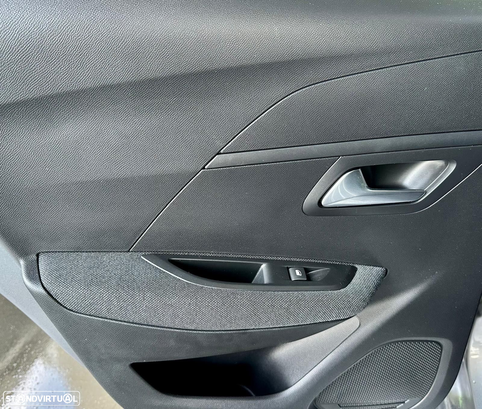 Peugeot e-208 50 kWh Allure - 23