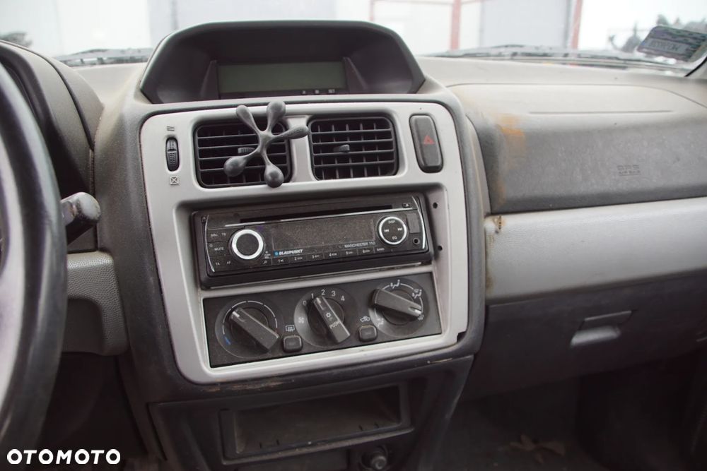 Auto na części - Mitsubishi Pajero Pinin 2.0 GDI 129 KM 4G94 V5M21 TH9B 2003R Silnik Skrzynia Drzwi Maska Błotnik Klapa Zderzak Lampa Lusterko Klamka Szyba Deska Kokpit Sterownik Moduł Czujnik Licznik Wyświetlacz Panel Kierownica - 11