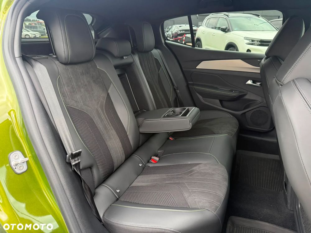Peugeot 408 1.6 Plug-in Hybrid 240 GT Exclusive e-DCS7 - 15