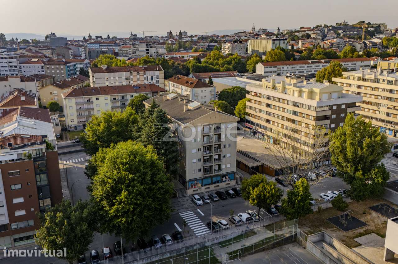 Apartamento T3 com Duas Frentes na Avenida João XXI – Braga - Grande imagem: 3/35
