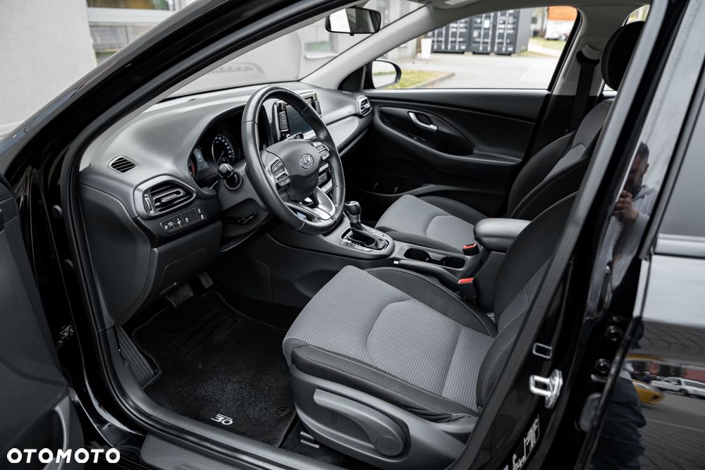 Hyundai i30 1.5 T-GDI 48V Premium DCT - 18