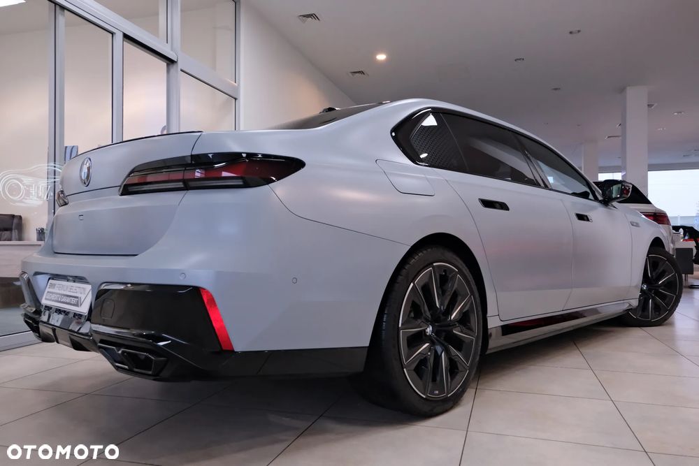BMW Seria 7 M760e PHEV xDrive Individual Edition sport - 13