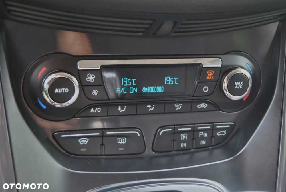 Ford Kuga 2.0 TDCi 4x4 Titanium - 12