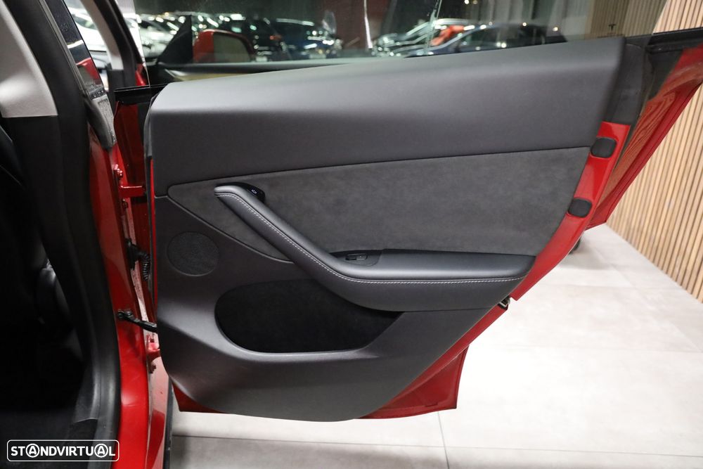 Tesla Model Y Long Range Tração Integral - 11