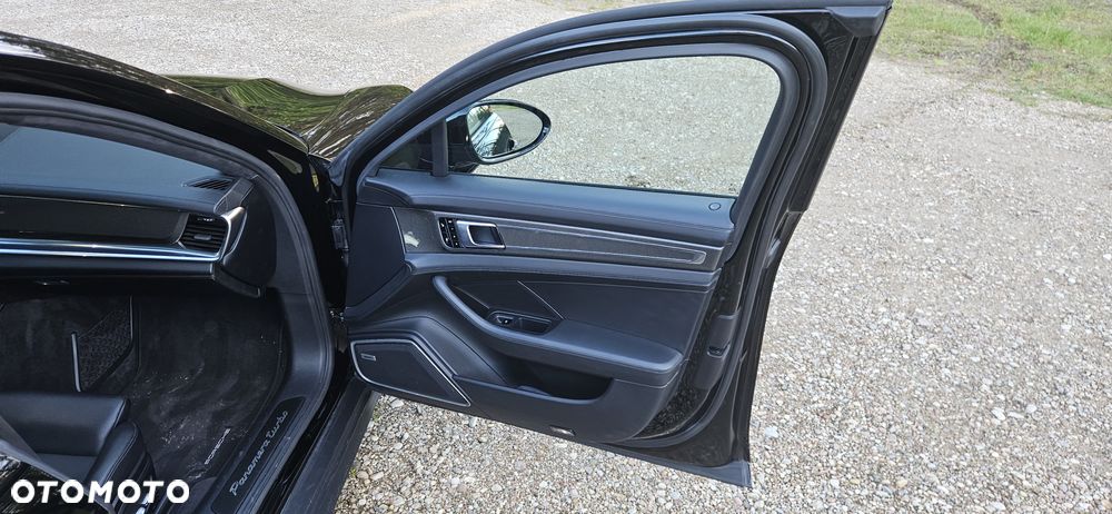 Porsche Panamera Turbo Executive - 25