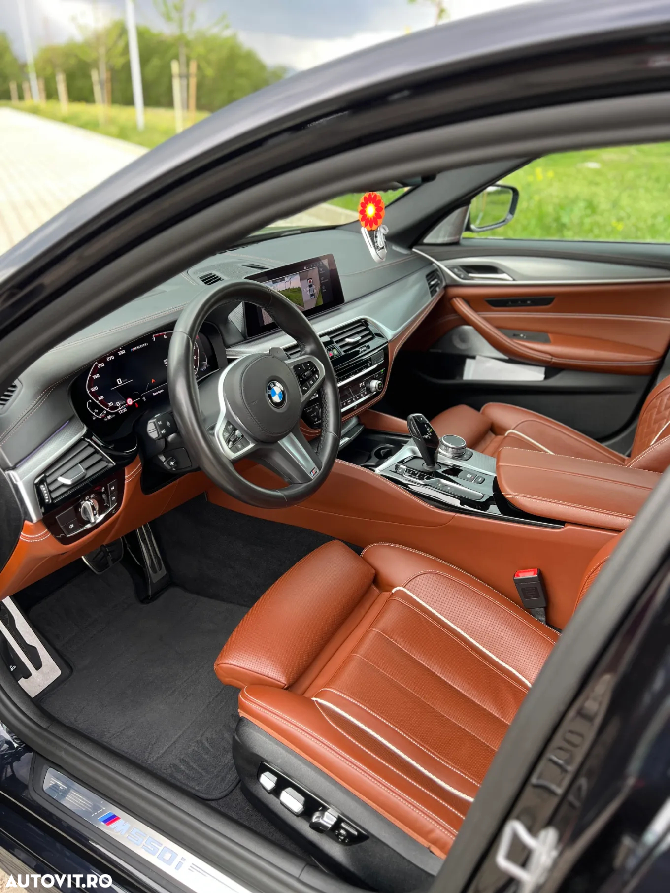 BMW M5 M550i xDrive AT - 24