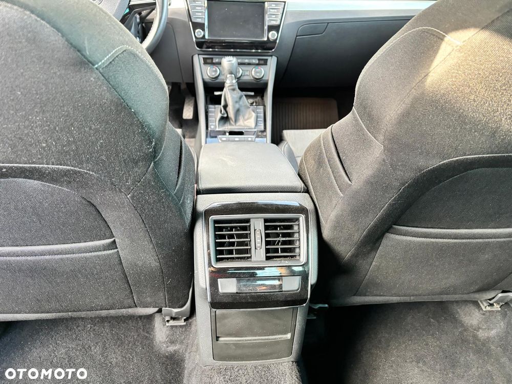 Skoda Superb 2.0 TDI Sportline - 8