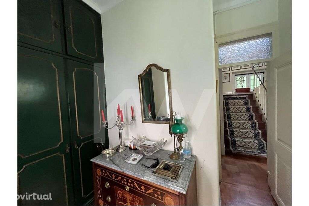 Moradia com 2 pisos e jardim no centro  de Benfica - Grande imagem: 3/23