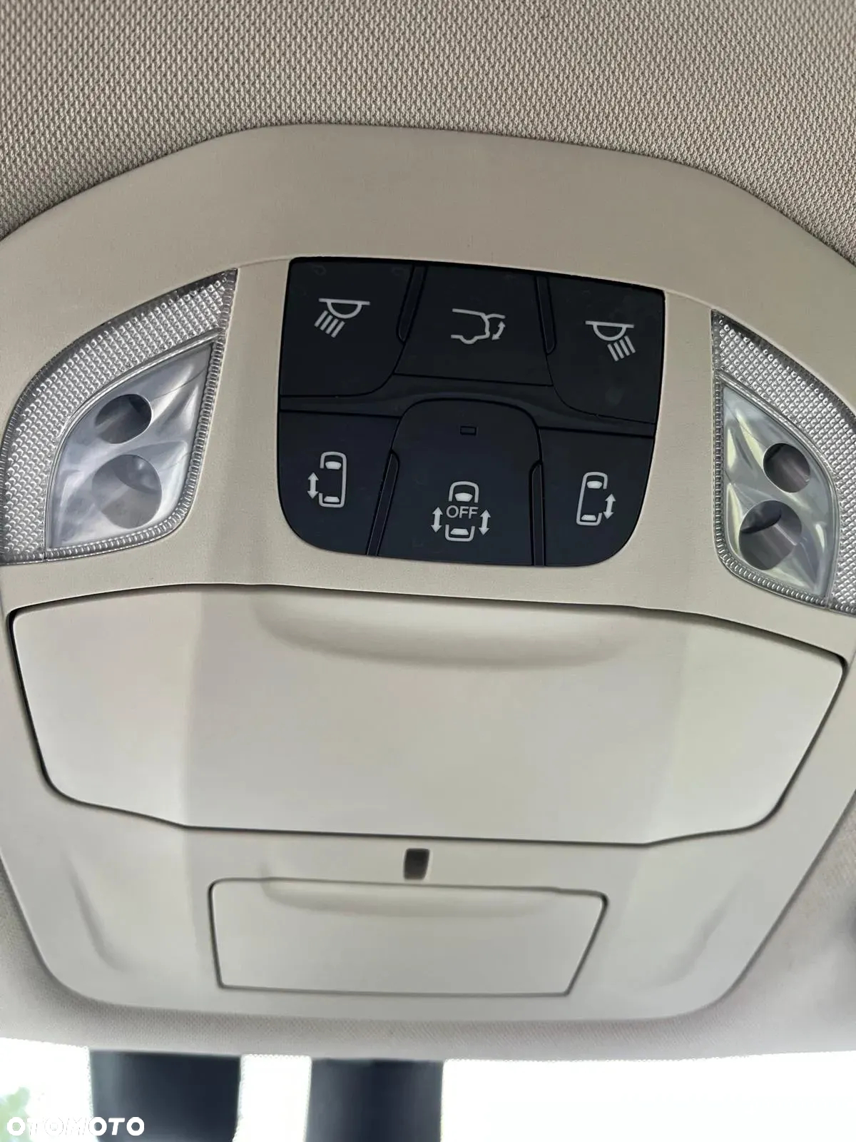 Chrysler Pacifica - 24