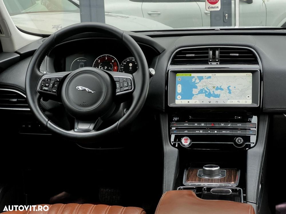 Jaguar F-Pace - 9