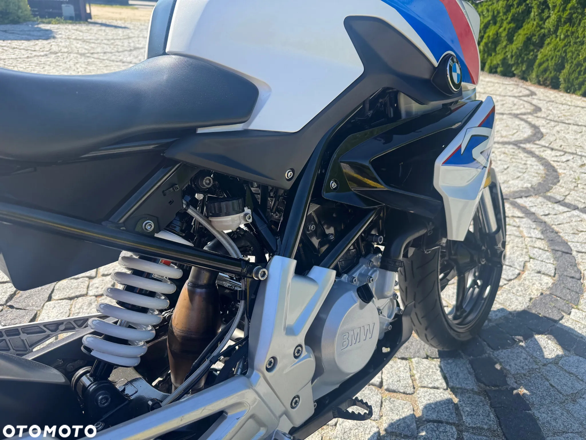 BMW G - 19