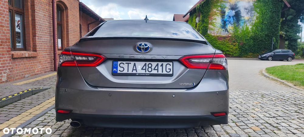 Toyota Camry - 6