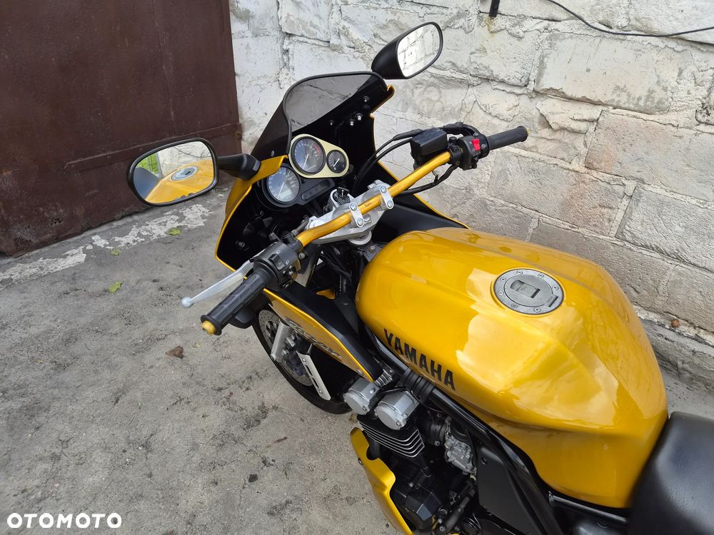 Yamaha FZS - 24