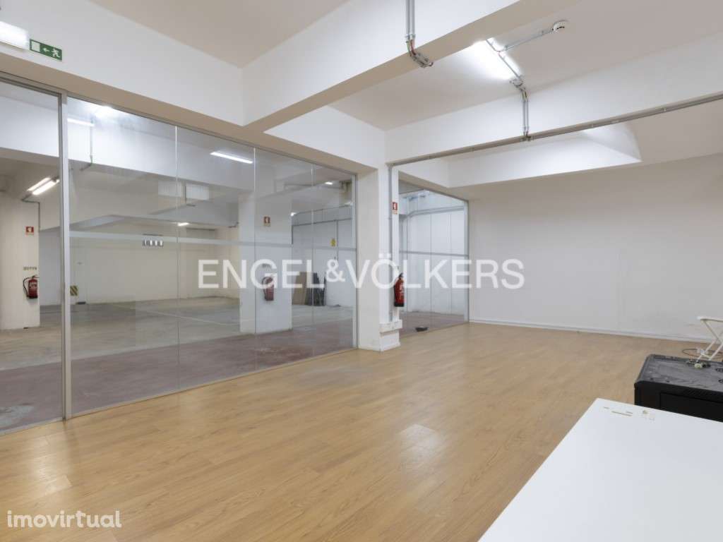 Armazém para arrendamento em Campolide - Grande imagem: 2/27