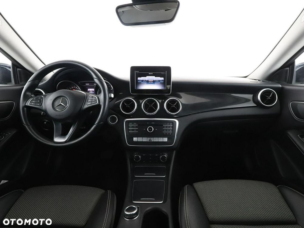Mercedes-Benz CLA 180 d 7G-DCT - 16