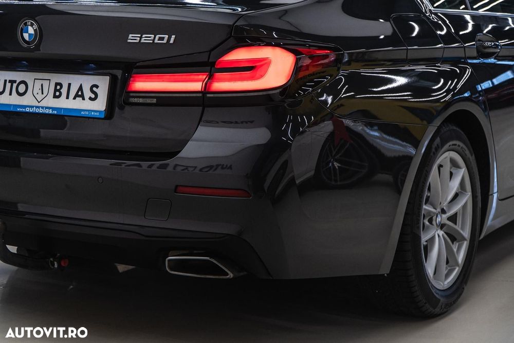 BMW Seria 5 520i Aut. Luxury Line - 38