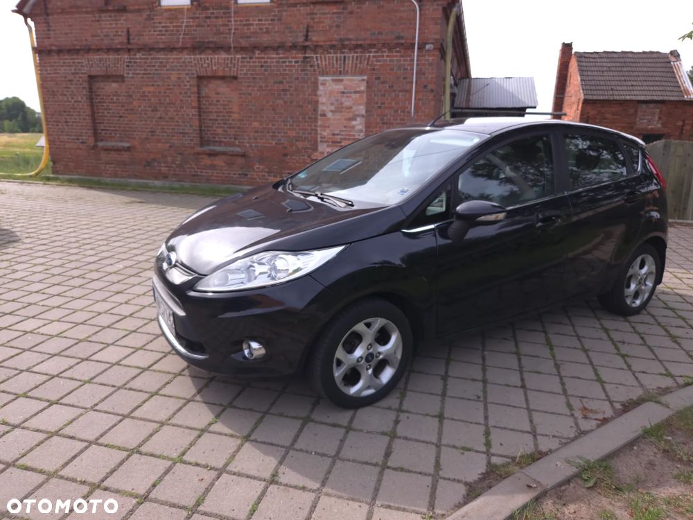 Ford Fiesta 1.6 TDCi DPF Ghia - 11