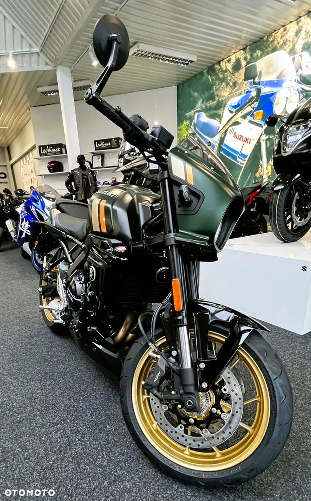 Suzuki GSX - 11