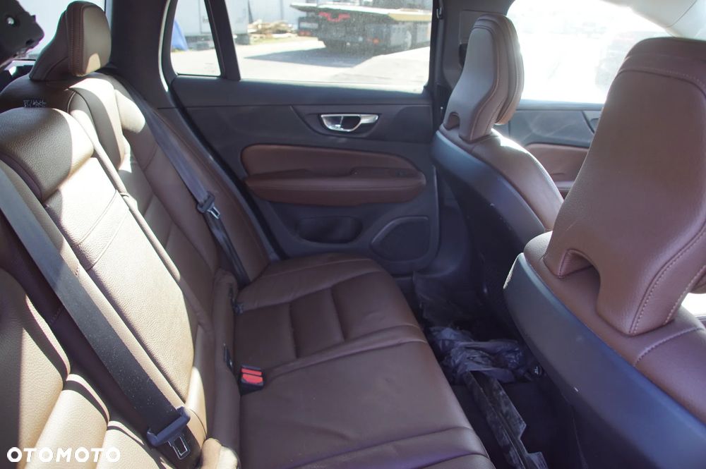 Auto na części - Volvo V60 II 2.0 D3 150 KM D4204T16 TG-81SC 711 2019R Silnik Skrzynia Drzwi Klapa Zderzak Lampa Lusterko Szyba Szyberdach Panorama Deska Kokpit Sterownik Moduł Czujnik Licznik Wyświetlacz Kierownica - 18