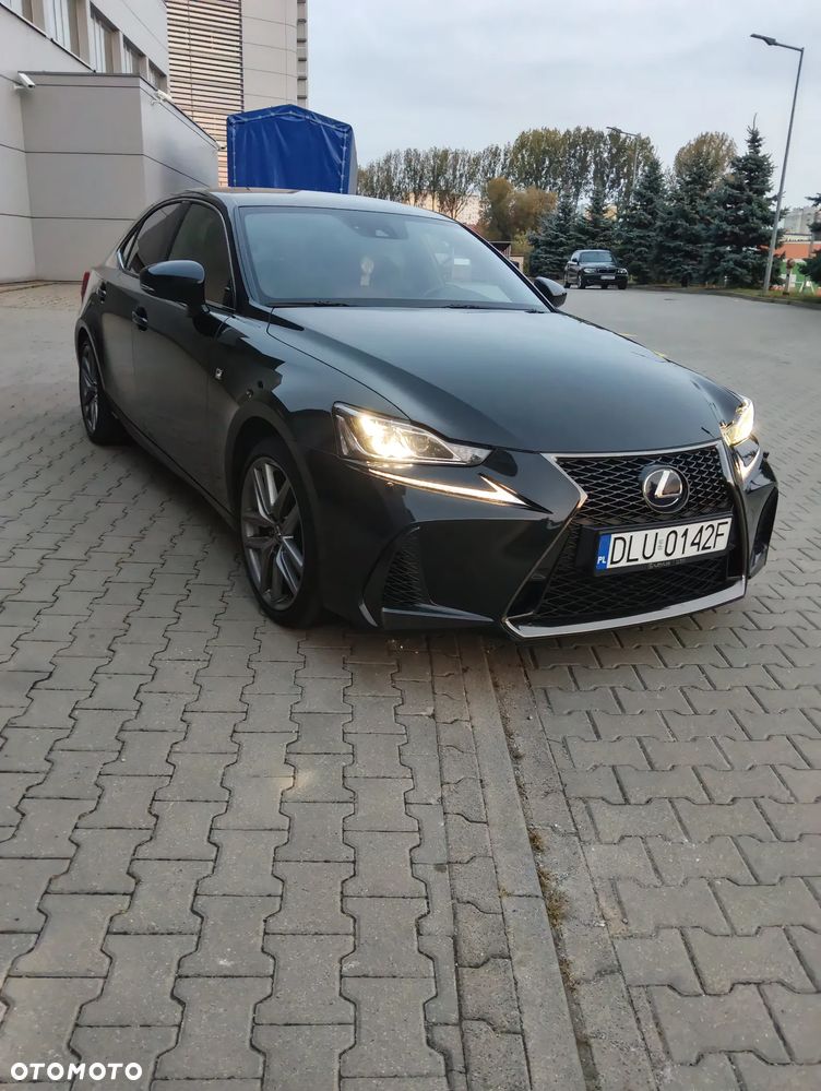 Lexus IS