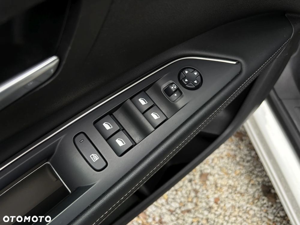 Peugeot 5008 1.2 PureTech Allure S&S EAT8 - 30