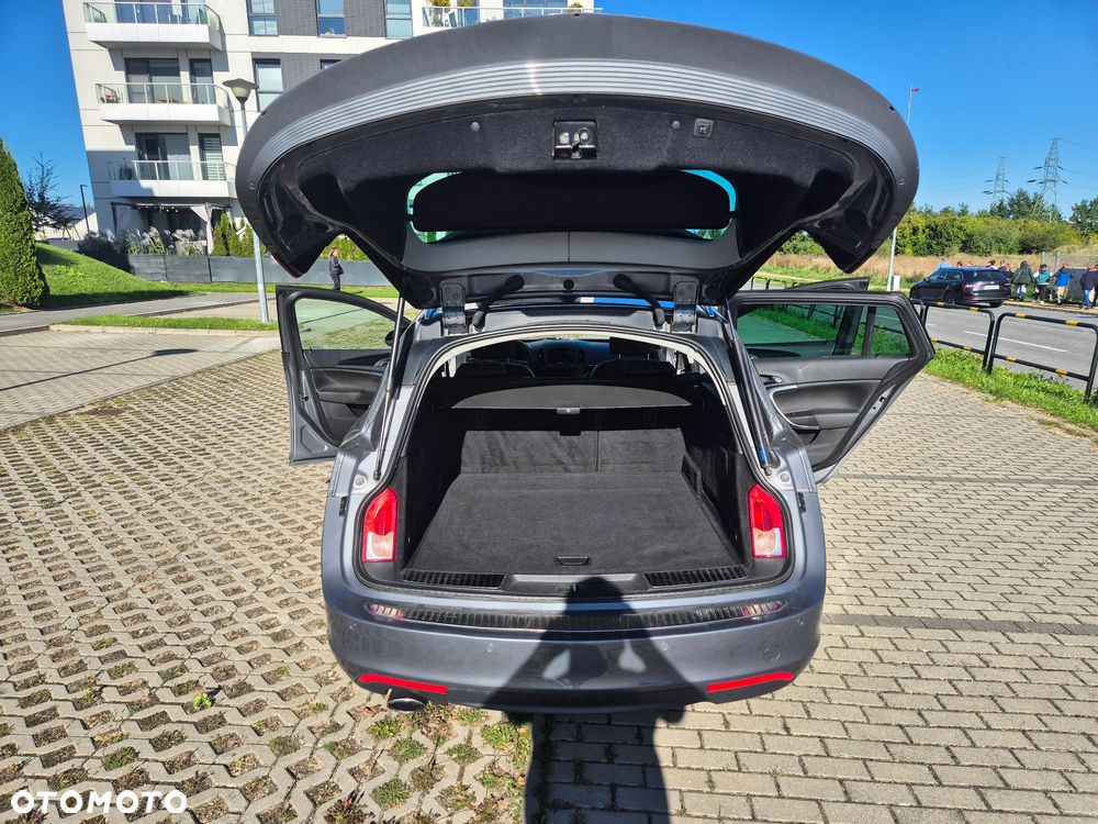 Opel Insignia 2.0 CDTI Cosmo S&S - 9