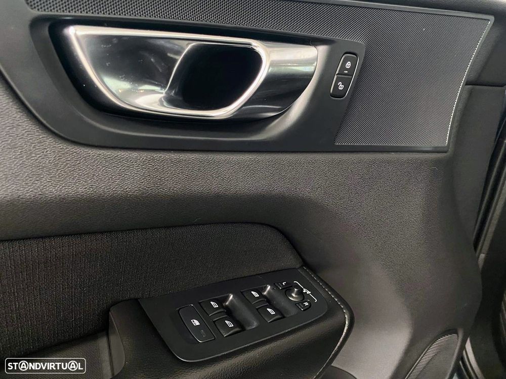 Volvo XC 60 2.0 B4 Momentum Plus Geartronic - 15