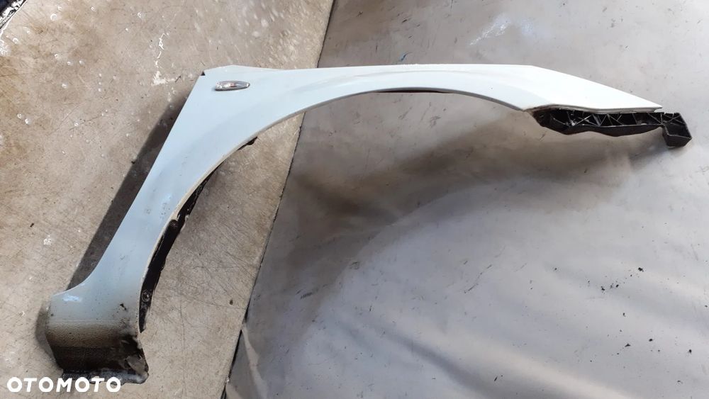 * BŁOTNIK PRAWY PRZÓD PRZEDNI KIA CEED  ORYGINAŁ WD BIAŁY - 2