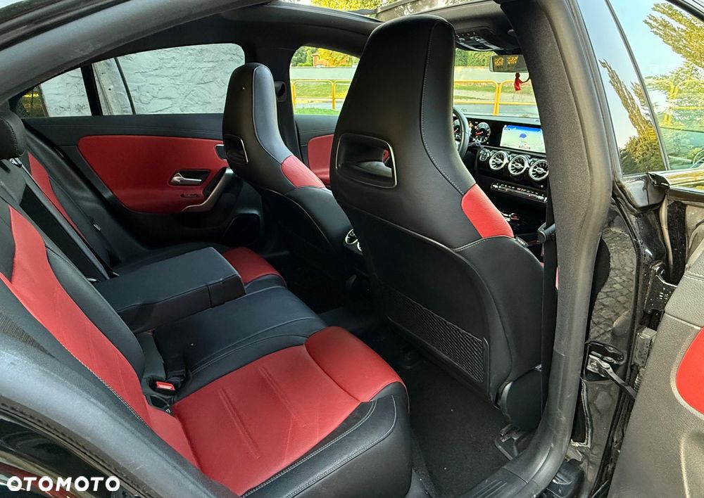 Mercedes-Benz CLA 250 4-Matic AMG Line 7G-DCT - 12