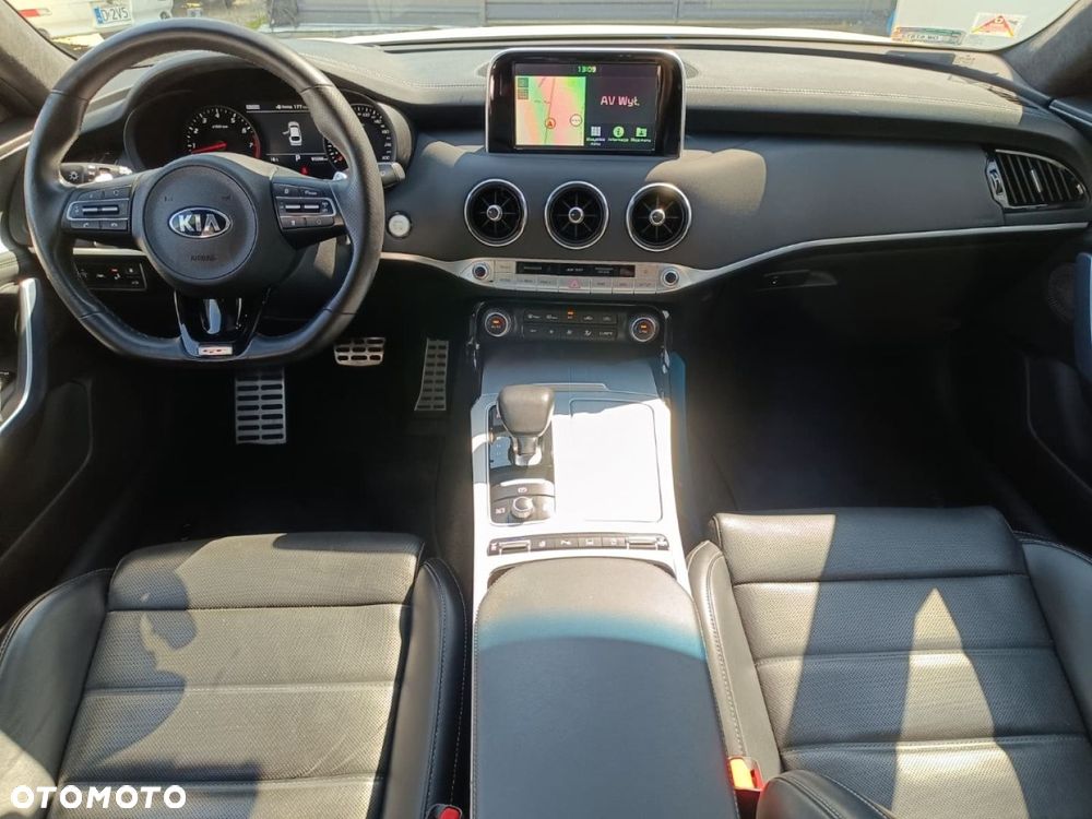 Kia Stinger - 9