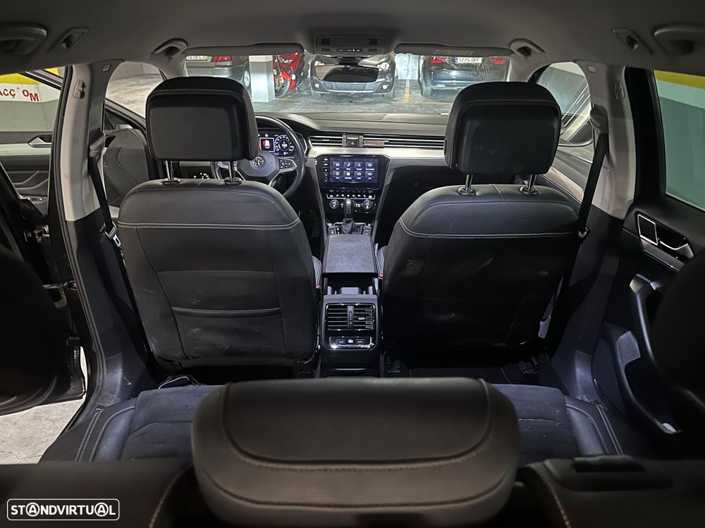 VW Passat Variant 2.0 TDI R-Line DSG - 11