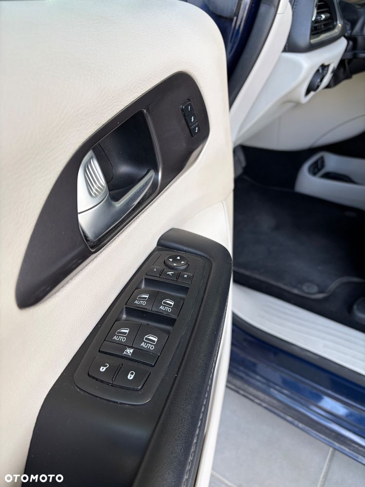 Chrysler Pacifica - 39