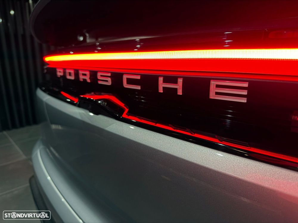 Porsche Macan Electric 4 - 52