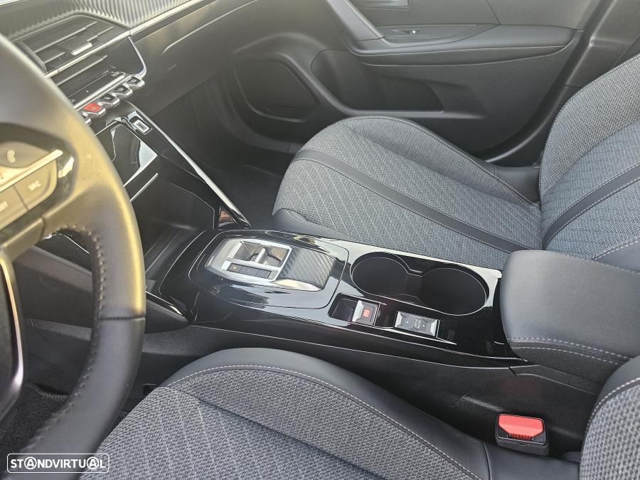 Peugeot 2008 1.2 Hybrid Allure e-DCS6 - 27