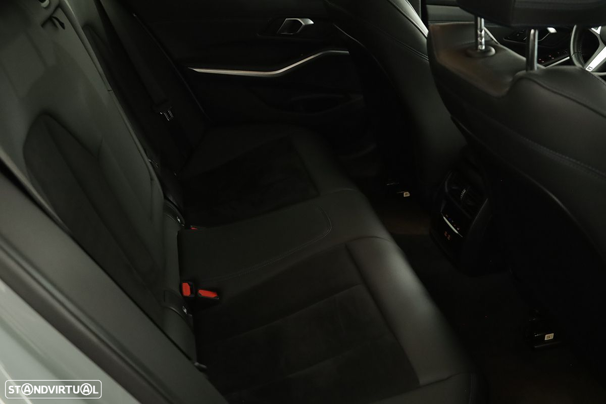 BMW 320 d Touring Pack Desportivo M Auto - 21
