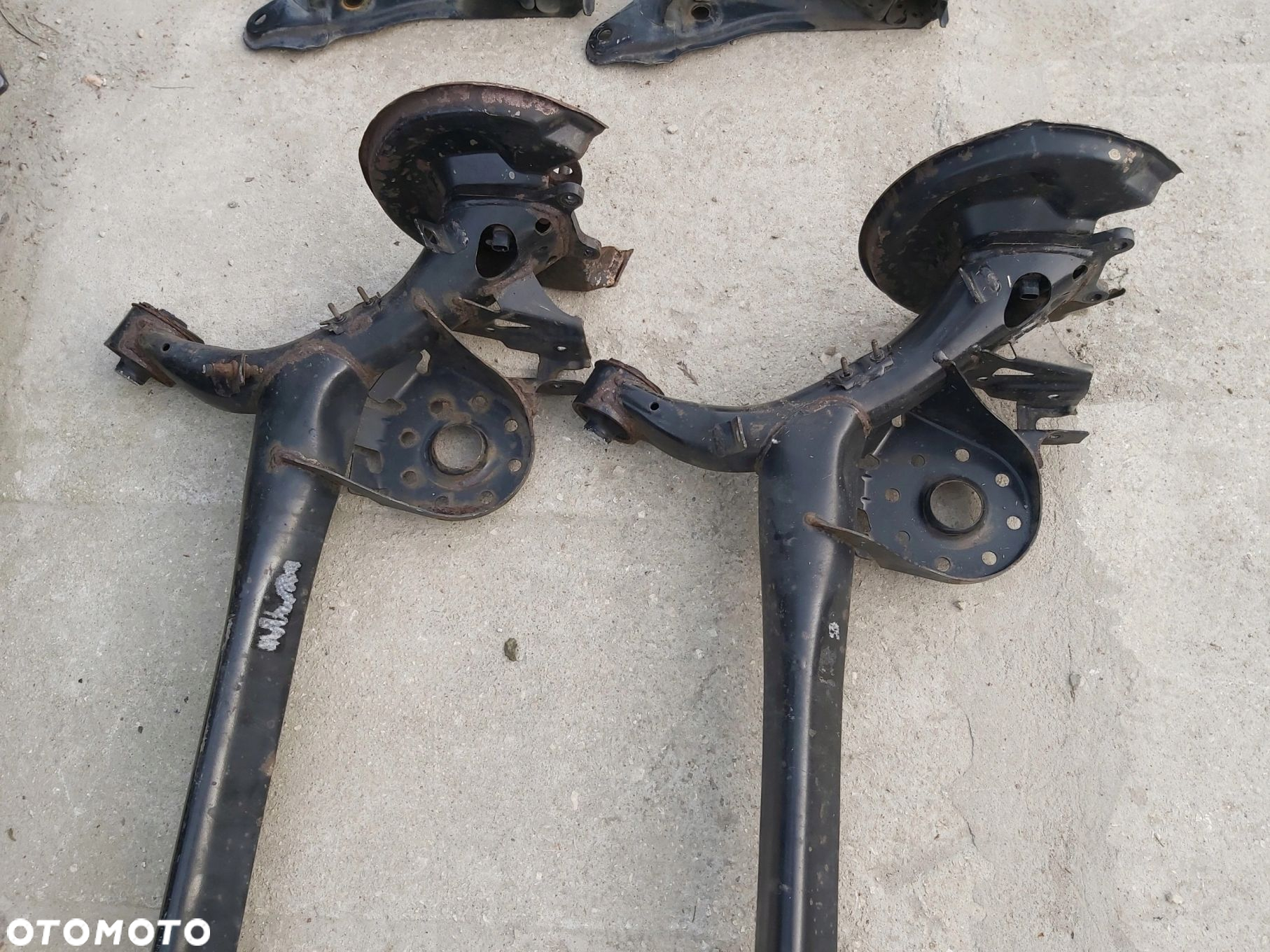 Toyota Yaris III 1,5 belka zawieszenia tył pod TARCZE - 3