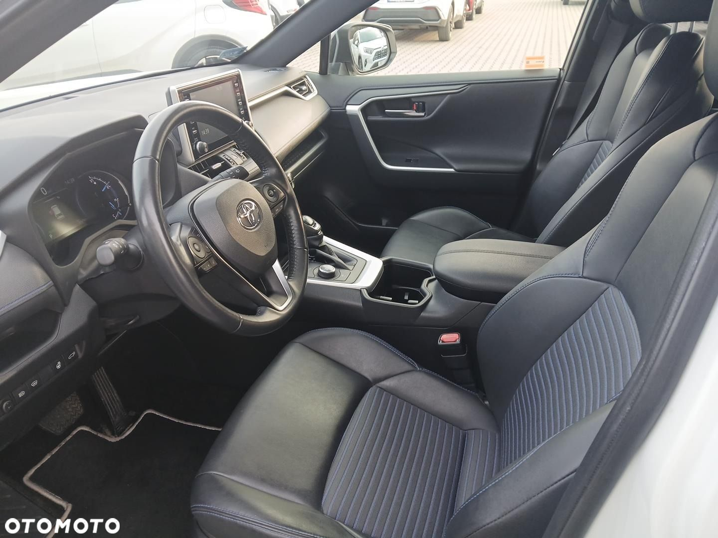 Toyota RAV4 - 11
