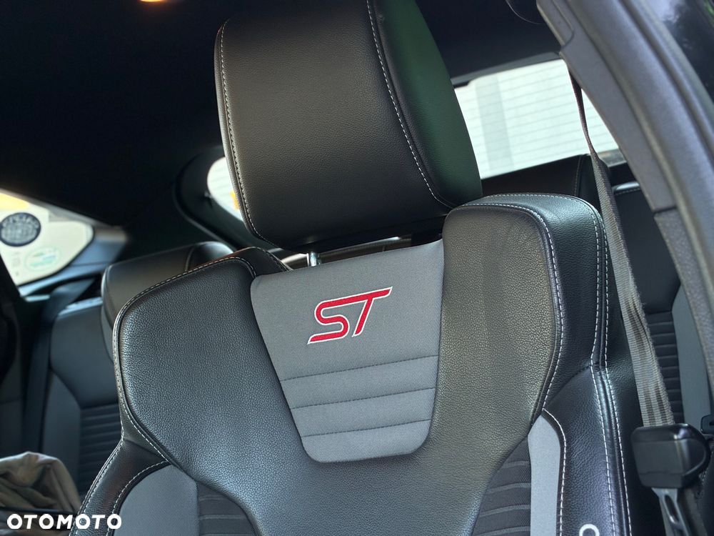 Ford Focus 2.0 EcoBoost ST - 23