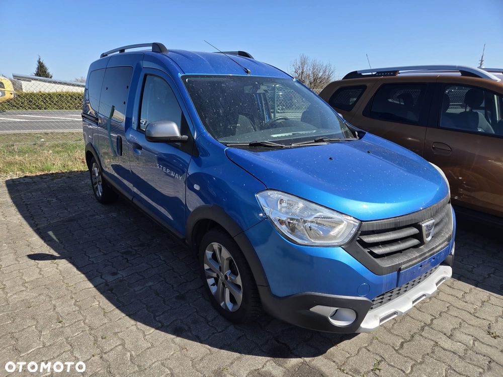 Dacia Dokker TCe 115 Stepway Celebration - 1