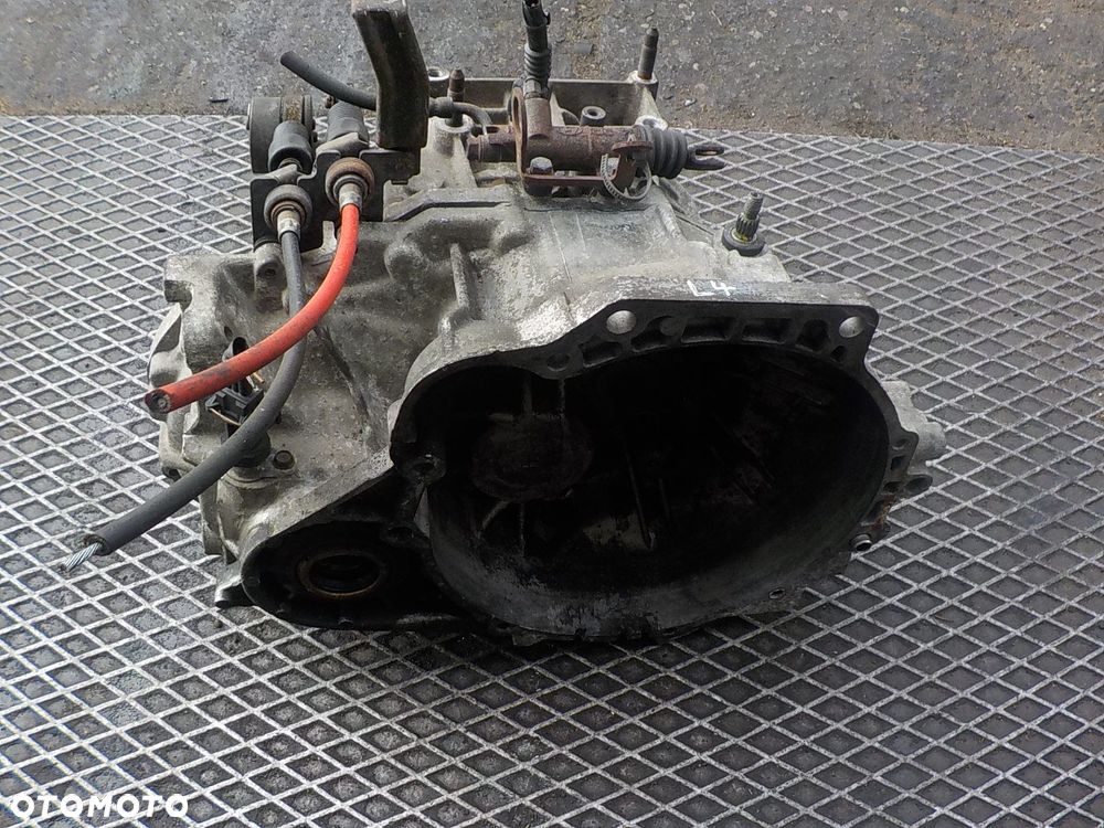 HYUNDAI TRAJET 2.0 16V SKRZYNIA BIEGÓW L4 - 1