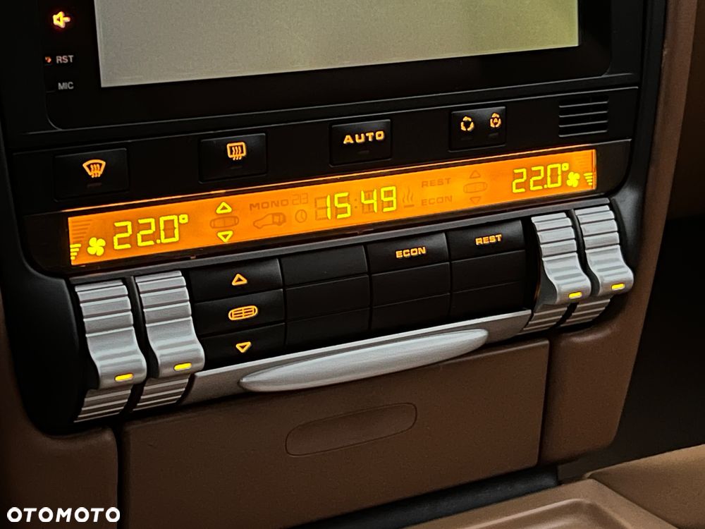 Porsche Cayenne - 30