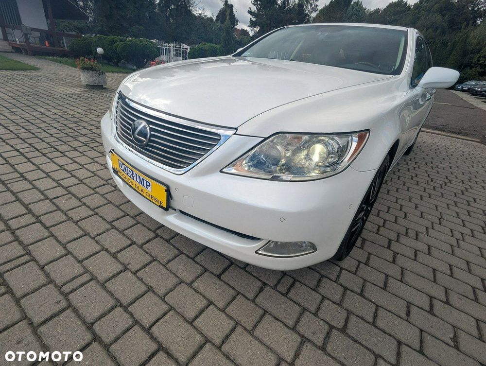 Lexus LS 460 AWD - 18