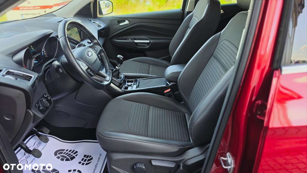 Ford Kuga 1.5 EcoBoost 2x4 Titanium - 10