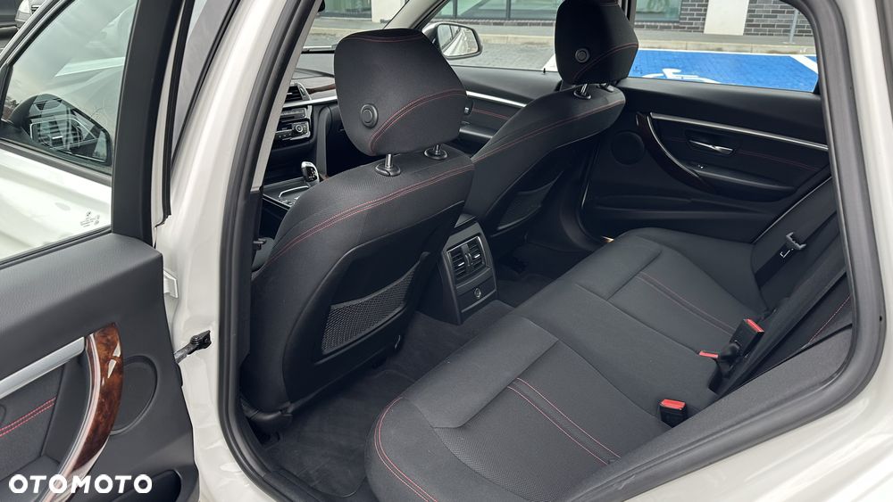 BMW Seria 3 330i GPF xDrive Sport Line Sport - 27