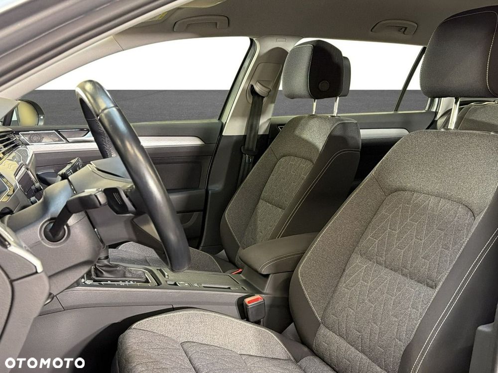 Volkswagen Passat - 9