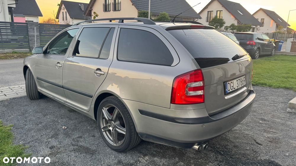 Skoda Octavia 2.0 FSI Elegance Tiptr - 8