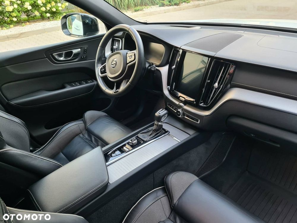 Volvo XC 60 T5 AWD R-Design - 9