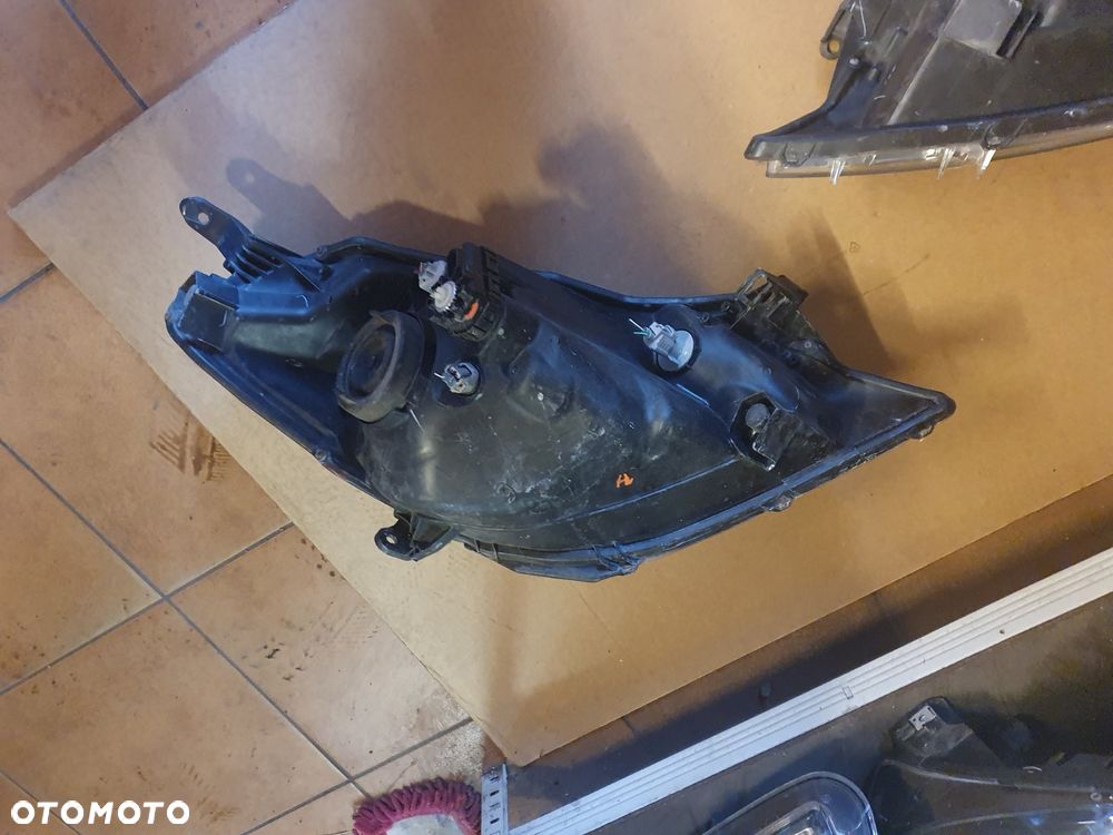 REFLEKTOR PRAWY TOYOTA YARIS 3 III 10-14 EUROPA - 9